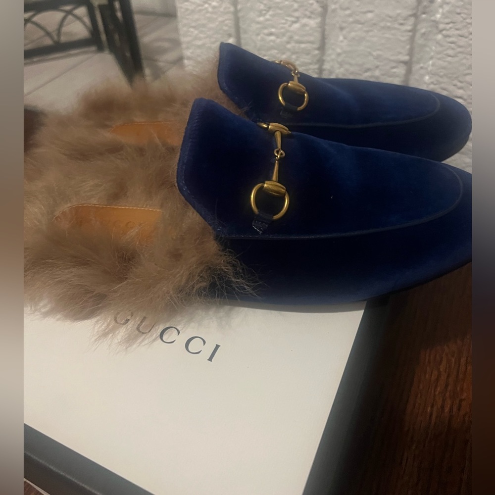 Gucci Princetown velvet mules with fur lining. Size 9 in cobalt blue. With box. - Picture 3 of 10